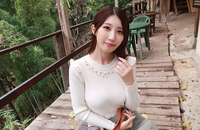 あづさ。平凡で単調な生活… 結婚10年でレスになったモデルと見紛うほどの美人妻