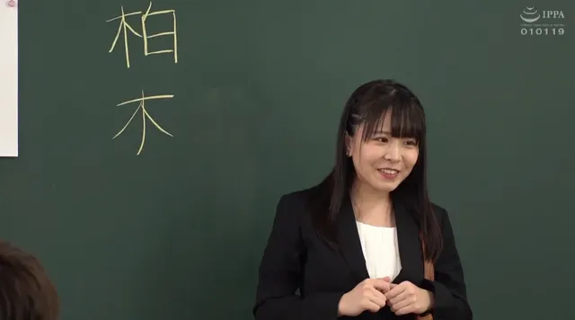 お目目がクリクリで小動物… 羞恥！新任女教師着任前健康診断2023 柏木こなつ