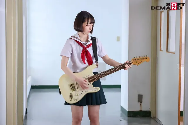 キレイな白肌と、まだ○○… 柔い肌、未熟なカラダ。 小島みこAV DEBUT