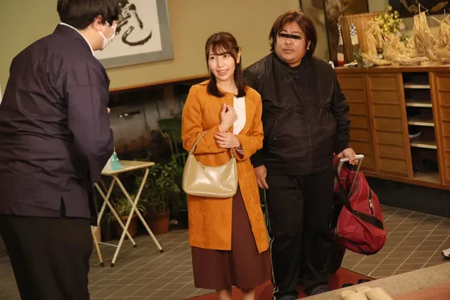 妻を寝取らせたい夫の依頼… 王様ゲームで他の男に胸を揉まれ感じていた妻 さとみ