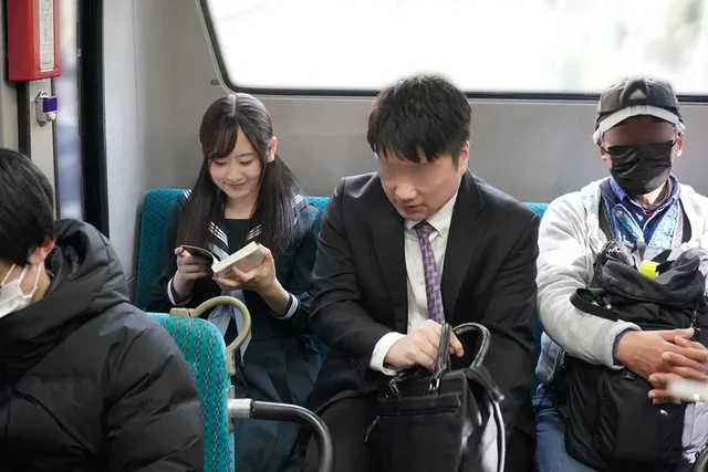 仕事に追われる日々。毎日… 目を覚ましたら、隣の女子○生がフェラしてくれてた。