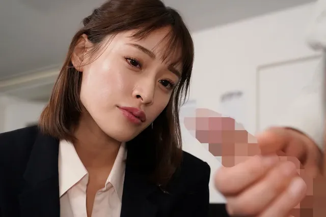 美人でスタイルも良いのに… おばさん上司は○撮ビデオをおかずにされても嫌じゃない