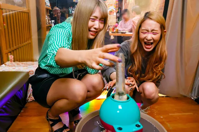 毎度おなじみ居酒屋で彼氏… 彼氏連れ素人娘をマシンバイブでこっそり攻めまくれ23