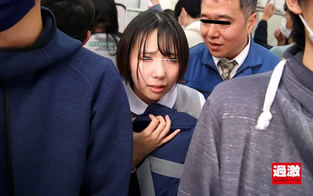 満員電車で膝下まであるロ… ロングスカート女学生痴○ 推定155cm／ショートヘア娘