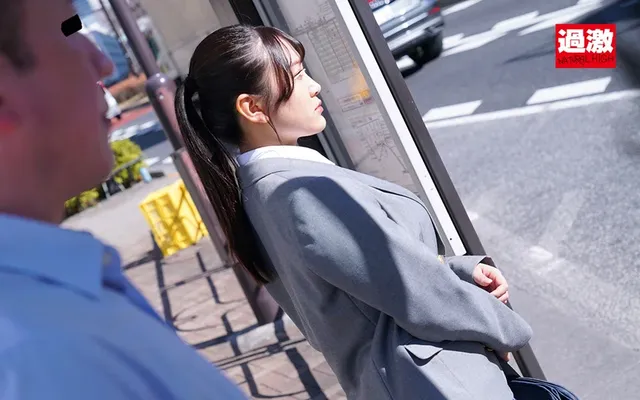 なんと最大Jカップ！可愛… 満員バスで制服越しに乳揉み痴○される巨乳女子○生19