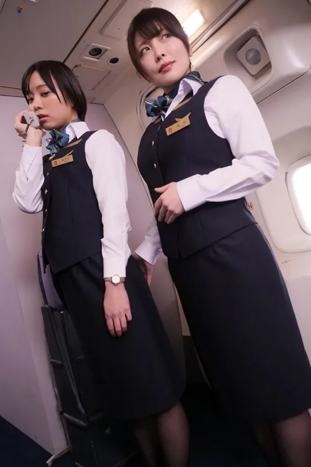 新人に仕事を教えながらレ… 先輩CAがまさかのレズビアン？！