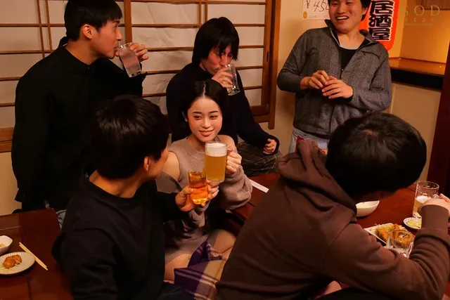 飲み会で酔いつぶれた僕は… 目が覚めたら先輩の巨乳カノジョ宅にいて… MINAMO