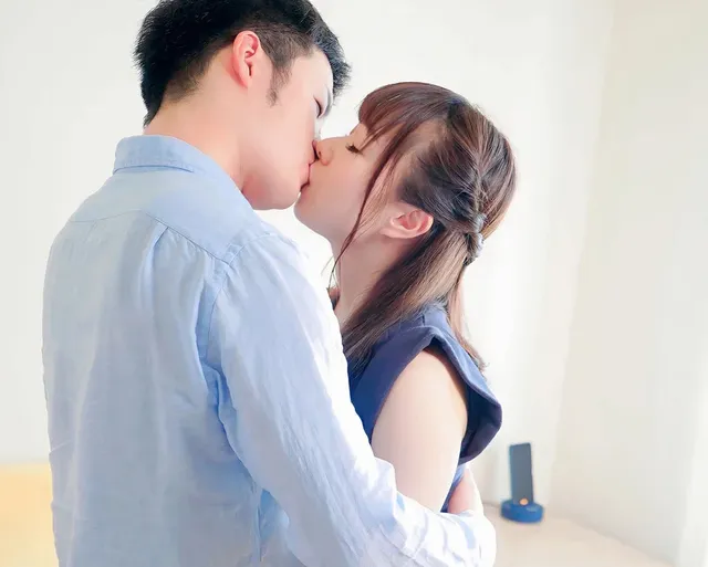 街で見かけた男女を別々に… 素人モニタリング 初めて会って即キス！！