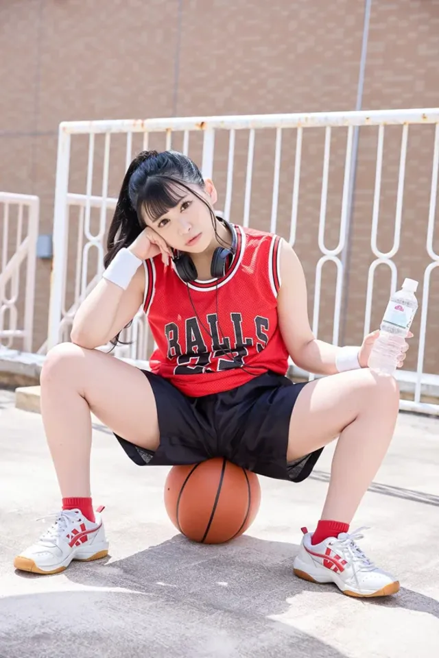 ストリート系ファッション… わいせつ行為対策護身術 巨乳ケイジャーanna（21）