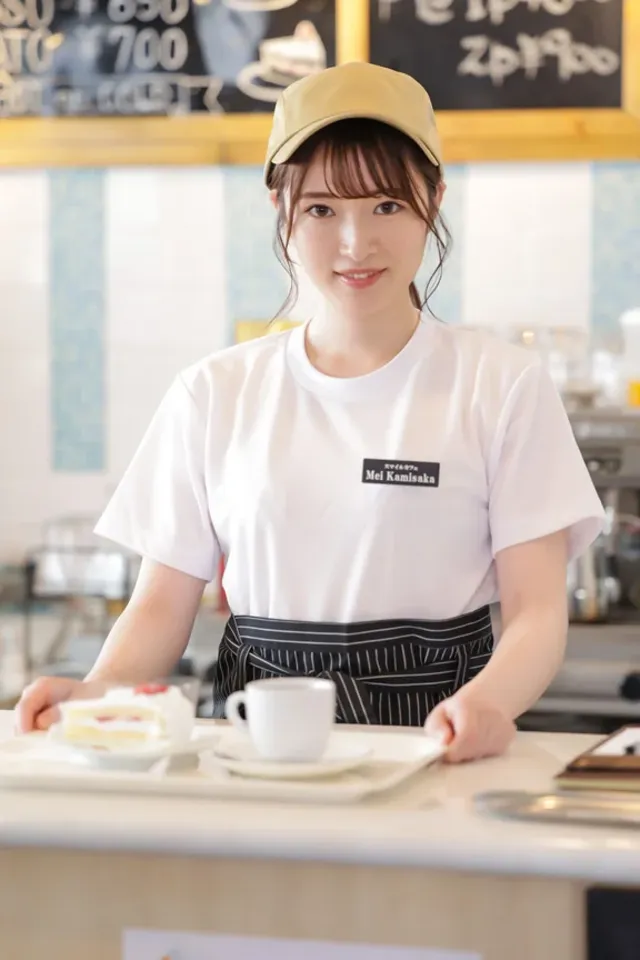 ここは都内某所で大人気の… 接客中は何をされても常に笑顔のカフェ店員に密着 めい