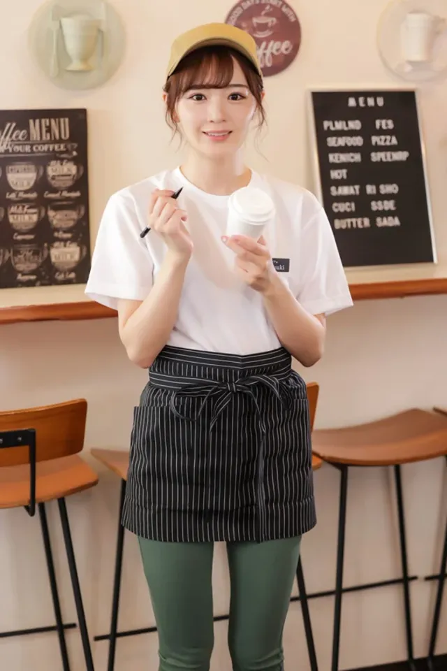 ここは都内某所で大人気の… 接客中は何をされても常に笑顔のカフェ店員に密着 のの