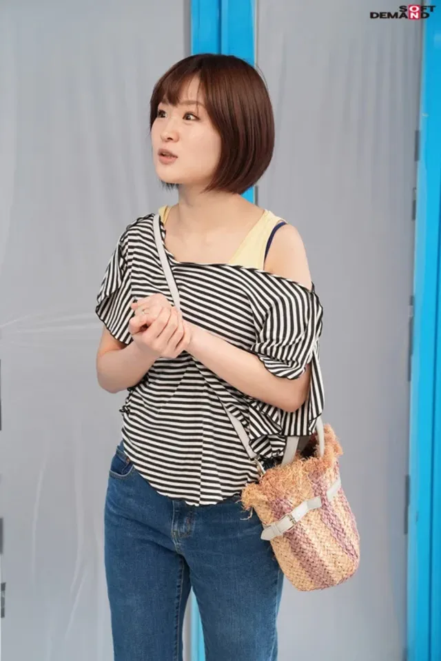 「胸を揉むと大きくなるか… マジックミラー号 初めてのDEEP「乳揉み」 【ゆうこ編】
