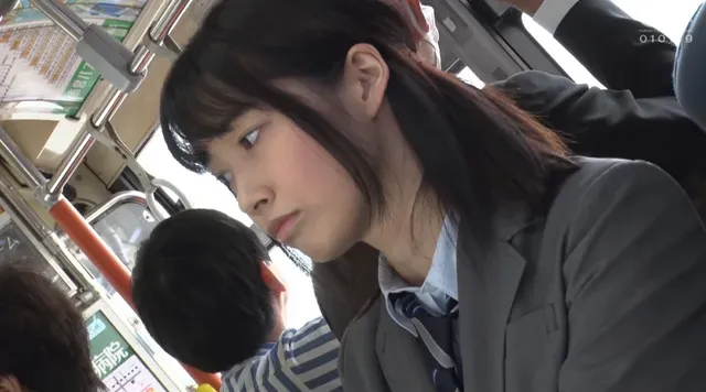 朝、いつもの通学バスへ乗… 田舎J○に○制ビッグバンローター！色白むっちり少女編