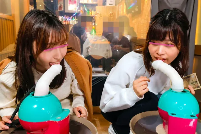 クリスマスデートの2軒目… 彼氏連れ素人娘をマシンバイブでこっそり攻めまくれ24