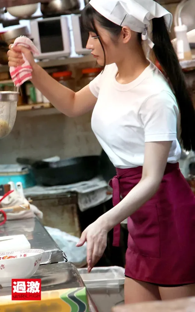 祖父のラーメン屋で手伝い… 顔を紅潮させながら感じまくる娘15 ラーメン屋の巨乳娘