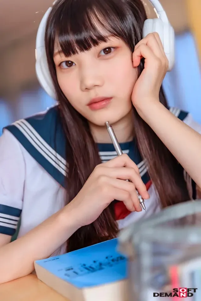 「学校でこっそりイチャイ… 初体験のプレイ×学校での憧れ4シチュエーション