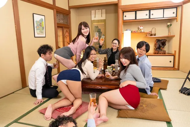 同窓会で好きだった女子は… 同窓会でエロい人妻に成長した初恋の女とヤッちゃった！