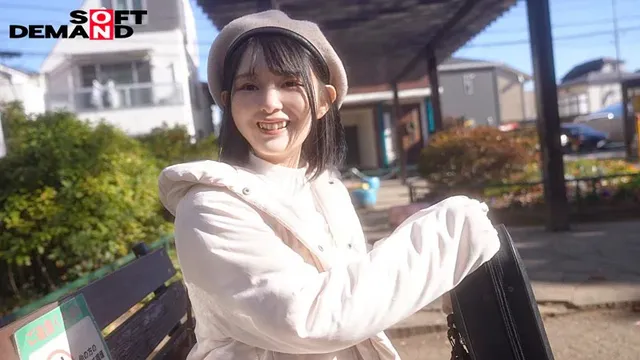 八重歯がチラっと見える笑… 【初撮り】八重歯がキュートなちっぱい女子大生 ゆら
