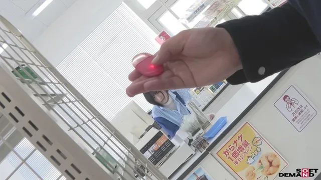 お客様は神様だろ！！接客… コンビニバイト娘に媚●付きリモバイ仕込んで制裁失禁