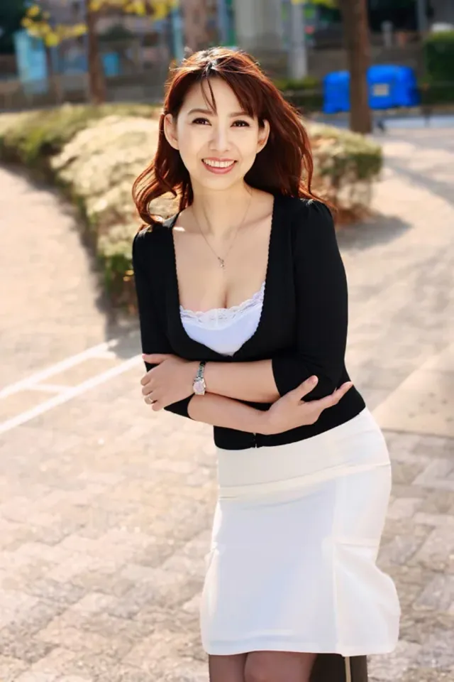 シリーズ第四弾！普段は地… 商店街で見かけるウブで地味なデカ乳首熟女 4