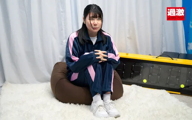 今回のマジックミラー号は… 【陸上部りょうこちゃん】失禁マジックミラー号
