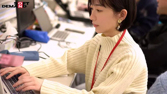 【倉田優希、初めてのナマ… 初中出し SOD女子社員中途入社3年目デザイン部 倉田優希
