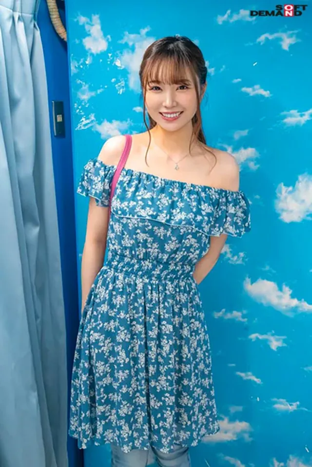「胸を揉むと大きくなるか… 【オフショル女子限定】初めてのDEEP乳揉み！まほ