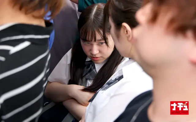 大混雑の電車内で遭遇した… 連射電車 ちっちゃい女の子を独占して何発も射精したい