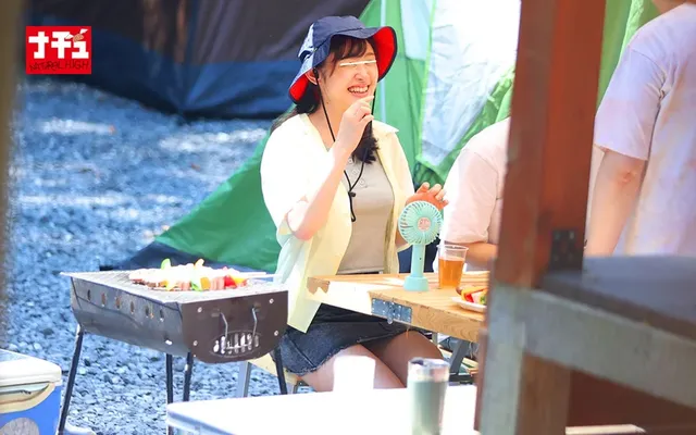 キャンプ場で浮かれる巨乳… キャンプ場全裸放流 浮かれた巨乳女を追い剥ぎ野外羞恥