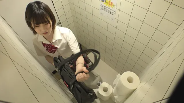 ネットで噂の○撮スポット… 女子○生下校中公衆トイレ○撮 発情期オナニー
