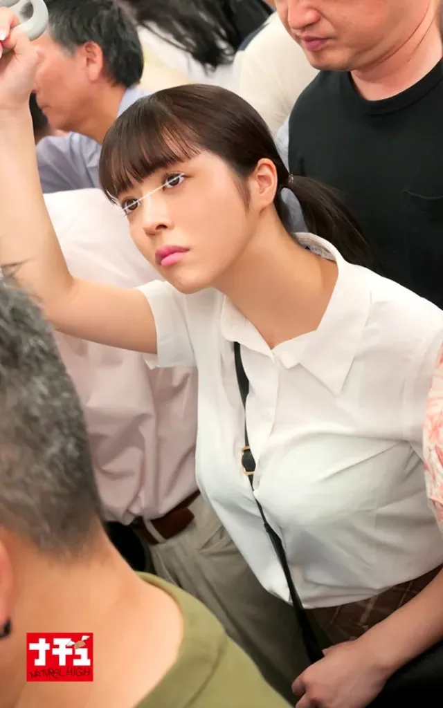 満員電車で出会ったのは推… 巨乳少女羞恥電車2 推定Iカップ 潮透け好感度娘