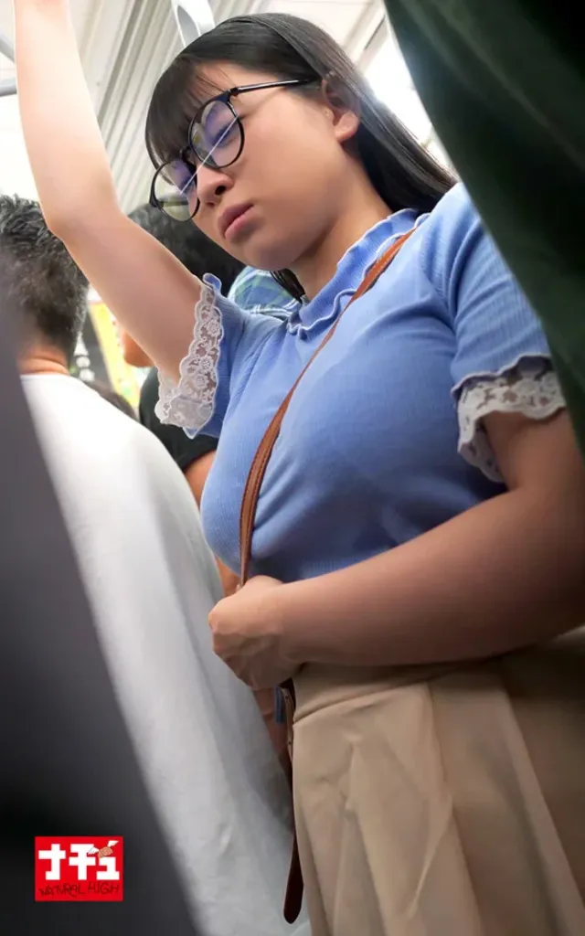 満員電車で出会ったのは推… 巨乳少女羞恥電車2 推定Gカップ 玩具アクメ地味娘