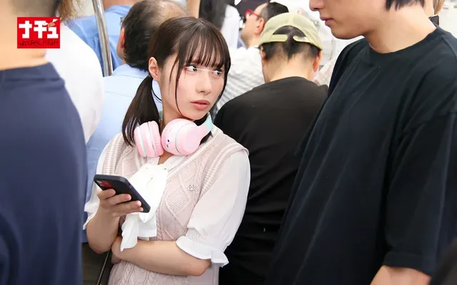 満員電車のド真ん中で罪な… 生中集団10