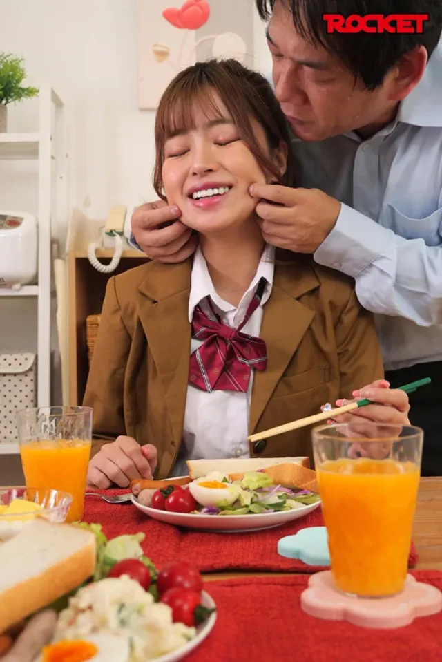 男を空気のように完全無視… 平然ビッチ女●園 バコバコ新学期編