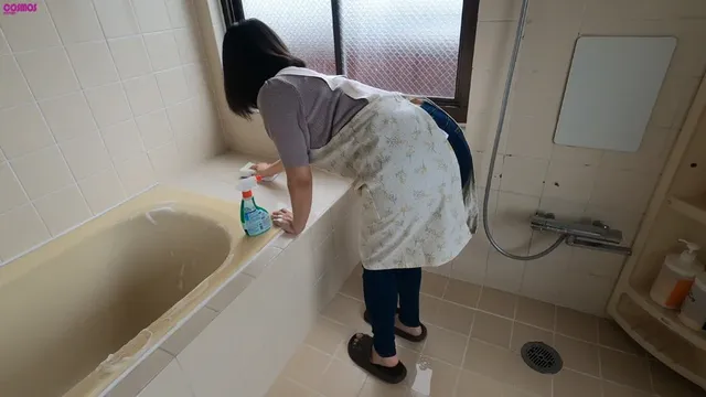 夫婦らしき男女が自宅で風… チ◯ポケースの妻 チ◯ポケース2号