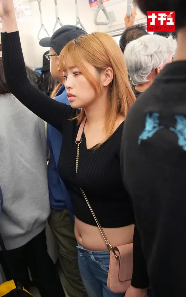 満員電車で遭遇したのは推… 乳首開発電車7 軟乳Hカップ ギャル女