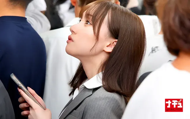 満員電車でスタイル抜群の… パンスト穴あけ指入れ羞恥で感じまくる美脚女3