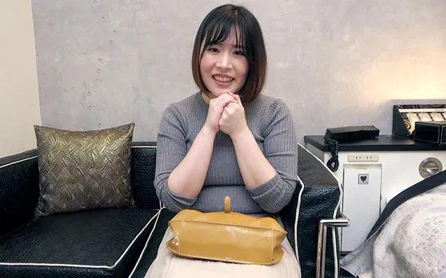 非日常体験に興奮する…巨… ド素人応募妻 最後は旦那を顧みずに自ら中出し懇願