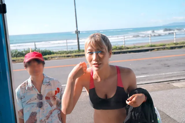 金持ちだけどチビなインフ… チビの俺が目前の海で高身長ビーチバレー娘をナンパ!