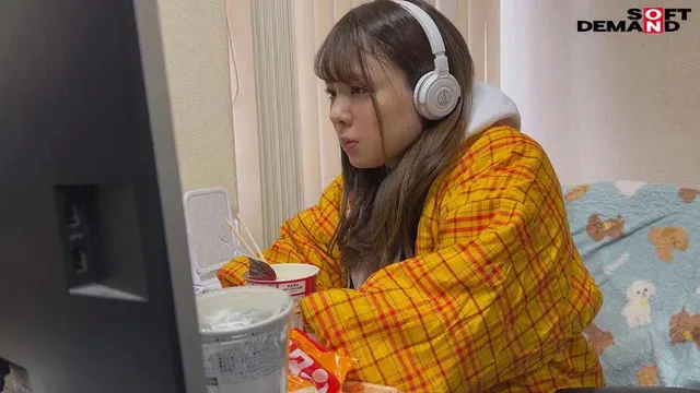 新卒2年目・編集部・生田… 生田優梨 有給取って、ぶっかけ精子に溺れました