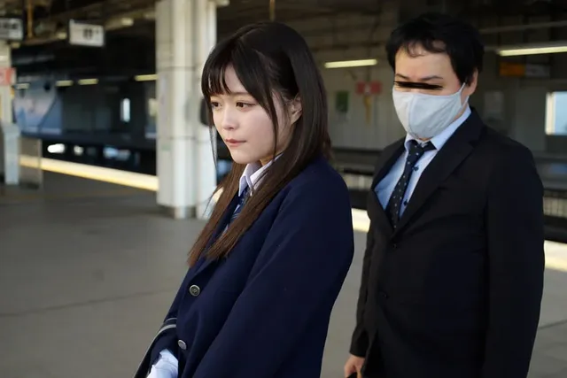 かわいい女の子がおじさん… 説教射精させる痴女●●生 清楚系J○かのん