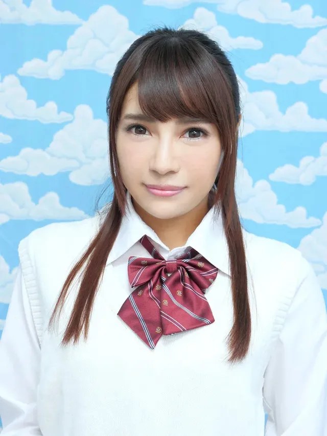 仲のいいお兄ちゃんと娘が… ラップ1枚隔ててお兄ちゃんと素股体験 日向うみ