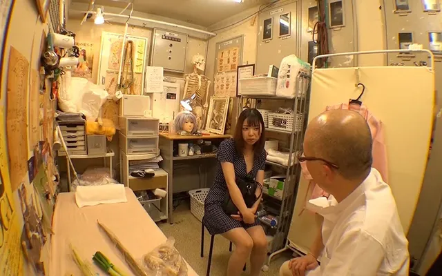 都内にある某鍼灸院で○撮… 鍼灸院 童顔&○○体型の可愛い系奥さん!