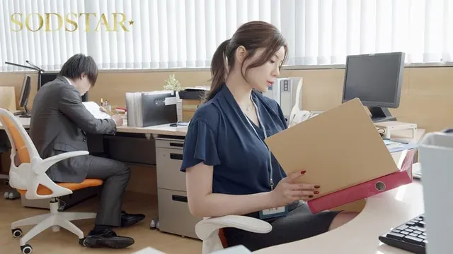 上司の神木さんは仕事がで… デキるバリキャリOLと出張先でホテル相部屋 神木麗