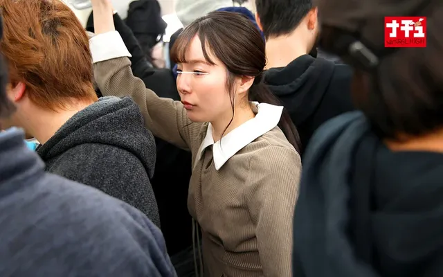 すけべなボディライン丸出… 固定バイブが抜き取れず腰をくねらせイキ漏らす女