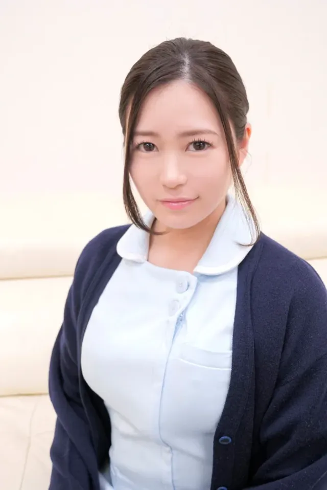 街ゆく白衣の現役ナースを… ED男子のオナニーの介抱してもらいました 北山憂