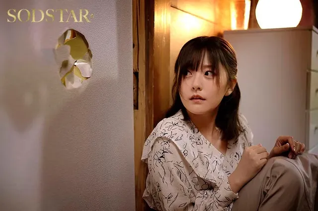 ある日、秀樹の住む部屋と… 直径10cmの壁穴越しに立ちバック 青空ひかり