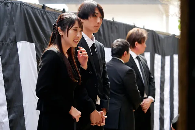 会社上司の葬式に参列した… 【背徳感は蜜の味】喪服美人に白濁精子をぶっかけSEX