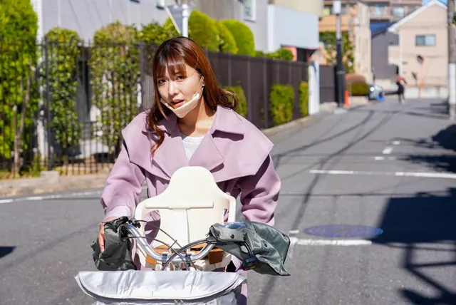 道路を自転車で逆走して対… チャリカス逆走ママに自宅に凸られ中出し沼地獄！
