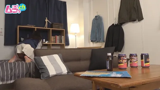 男友達の家で宅飲み中、男… ニンゲン観察 男友達の部屋で見つけたバイブを挿入…